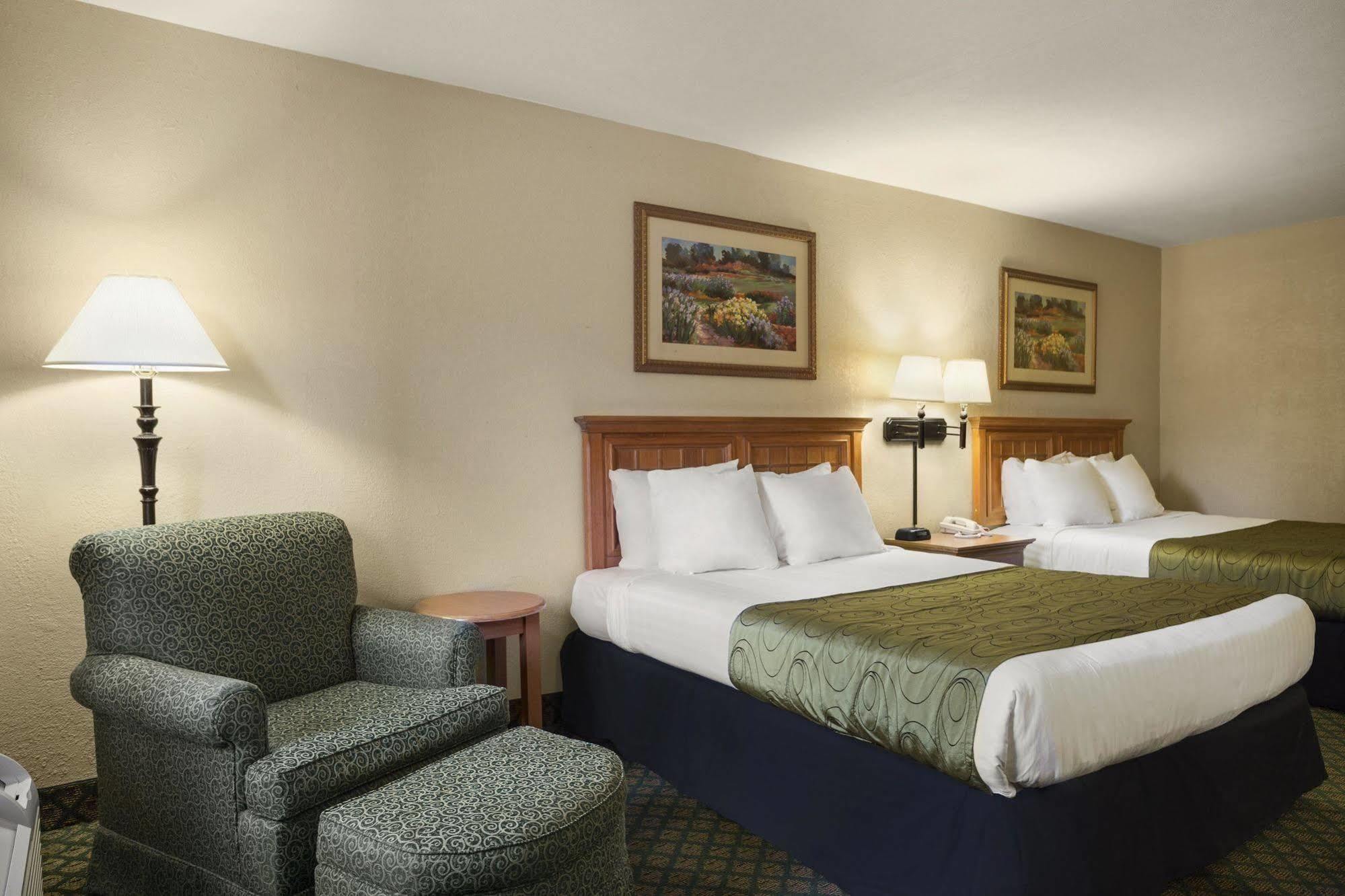 Days Inn & Suites By Wyndham Stuttgart Экстерьер фото
